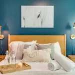 Downtown Luxury - 10 Beds & Free Parking Holiday home