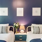 Downtown Luxury - 10 Beds & Free Parking *