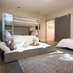 Holiday home Downtown Luxury - 10 Beds & Free Parking
