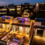 New Nash Eras - 15 Beds - Hot Tub On Rooftop Deck * Nashville