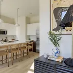 Holiday home Newly Built 4bdr Townhome W Balcony Minutes To Broadway Lischey By Avantstay