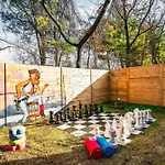 Hot Tub Poker Pool Table & Rooftop Mls View Holiday home
