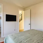 Holiday home Newly Built 4bdr Townhome W Balcony Minutes To Broadway Lischey By Avantstay Nashville