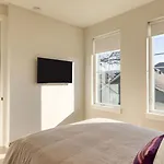 Newly Built 4bdr Townhome W Balcony Minutes To Broadway Lischey By Avantstay *