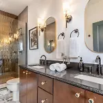 Luxe 4br Retreat With Rooftop Fire Pit & Garage Nashville