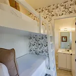 Holiday home Newly Built 4bdr Townhome W Balcony Minutes To Broadway Lischey By Avantstay *