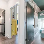 Luxe 4br Retreat With Rooftop Fire Pit & Garage *