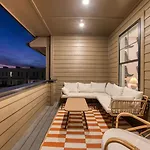 Holiday home Newly Built 4bdr Townhome W Balcony Minutes To Broadway Lischey By Avantstay *