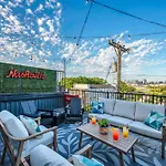 Holiday home Brand New Views Karaoke Near Downtown *