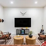 Outrider Buyout - 2 Units By Avantstay *