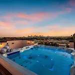 Disco Themed Hot Tub & Rooftop Decks In Holiday home Nashville