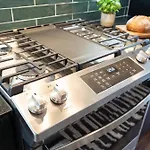 Luxe 4br Retreat With Rooftop Fire Pit & Garage Holiday home *