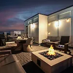 Luxe 4br Retreat With Rooftop Fire Pit & Garage Holiday home Nashville