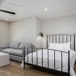 Apartment The Nomad: 4 1brs 2 24-guest Retreat Nashville