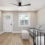 Apartment The Nomad: 4 1brs 2 24-guest Retreat Nashville