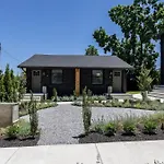 Apartment The Nomad: 4 1brs 2 24-guest Retreat