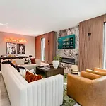 Elevator With Rooftop Hot Tub & Spacious Yard Holiday home *