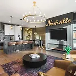 Holiday home View With Hottub Rooftop Arcade Game And Parking Nashville