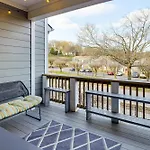 6 Mi To Broadway: Nashville Townhome W/ Balcony!