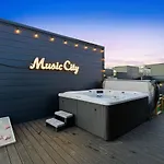 View With Hottub Rooftop Arcade Game And Parking