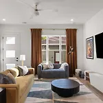 Holiday home The Musgraves - Modern Music Row With Rooftop *