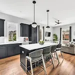 Luxury Close Broadway With Garage And Fire Pit Holiday home *