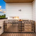 Elevator With Rooftop Hot Tub & Spacious Yard *