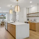 Chic Nash Townhouse Rooftop Patio And Views Holiday home