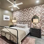 The Modern Cowboy - Hot Tub & Rooftop On Music Row Nashville