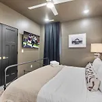 The Modern Cowboy - Hot Tub & Rooftop On Music Row Holiday home *
