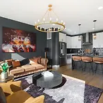 View With Hottub Rooftop Arcade Game And Parking Holiday home