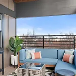 The Musgraves - Modern Music Row With Rooftop Holiday home *