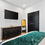Holiday home Riverfront Walk To Downtown With Garage Parking Nashville