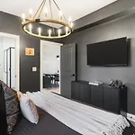 View With Hottub Rooftop Arcade Game And Parking Holiday home *