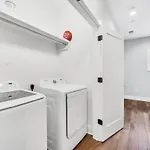 Luxury Close Broadway With Garage And Fire Pit Holiday home *