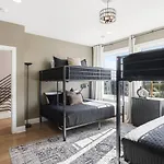 Holiday home View With Hottub Rooftop Arcade Game And Parking Nashville