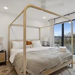 Holiday home Chic Nash Townhouse Rooftop Patio And Views Nashville