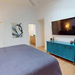 Luxury House Downtown With Private Heated Pool