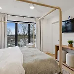 Holiday home Chic Nash Townhouse Rooftop Patio And Views *