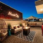 Skyline Rooftop • Game • Sonos Audio Holiday home *