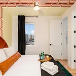 Elevator With Rooftop Hot Tub & Spacious Yard Holiday home *