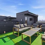 View With Hottub Rooftop Arcade Game And Parking Holiday home *