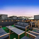 View With Hottub Rooftop Arcade Game And Parking Holiday home Nashville