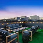 View With Hottub Rooftop Arcade Game And Parking Holiday home Nashville