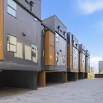 Holiday home View With Hottub Rooftop Arcade Game And Parking *