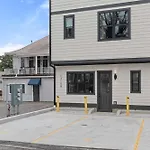The Musgraves - Modern Music Row With Rooftop