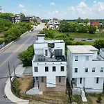 Elevator With Rooftop Hot Tub & Spacious Yard Nashville