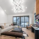 The Modern Cowboy - Hot Tub & Rooftop On Music Row Holiday home *