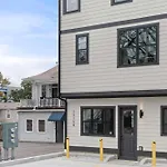 Holiday home The Musgraves - Modern Music Row With Rooftop