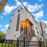 Elevator With Rooftop Hot Tub & Spacious Yard Holiday home Nashville